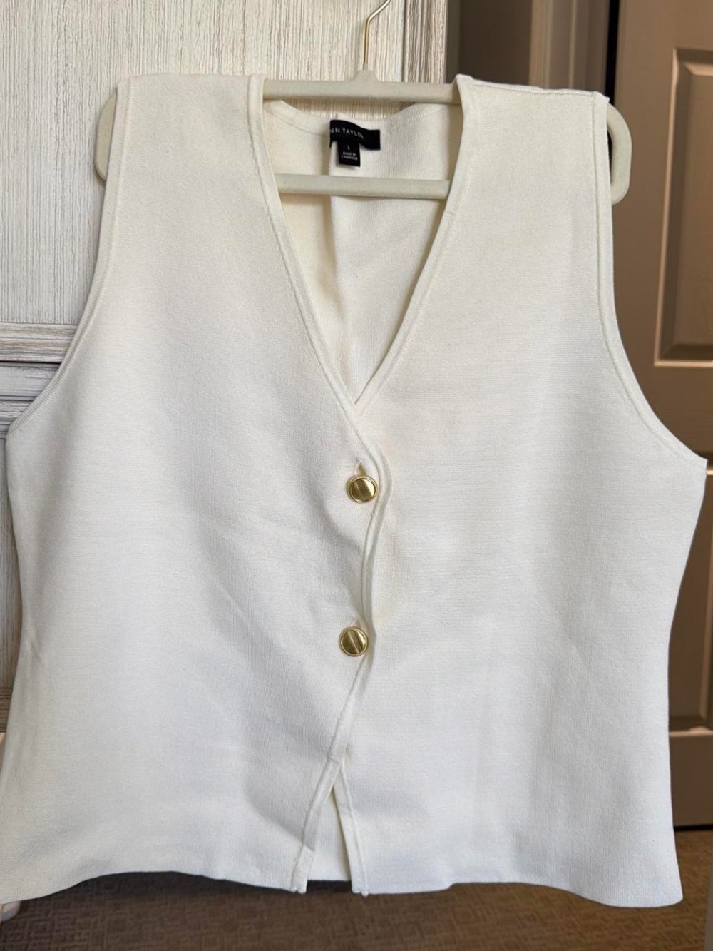 Ann Taylor Ivory Sleeveless Knit Button Vest with Gold Accents Size Large